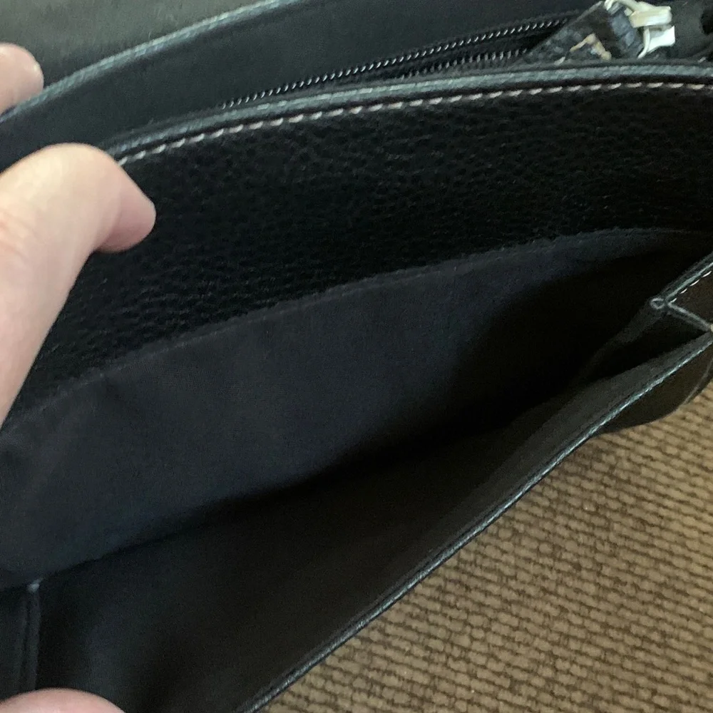 Liz Claiborne Black Leather Crossbody Bag - Picture 5 of 8